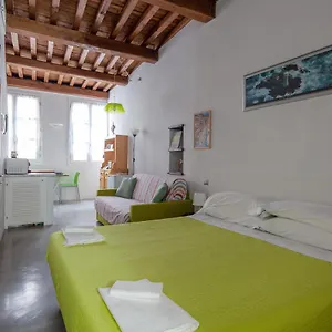 Ludovica - Backpackers House Vernazza